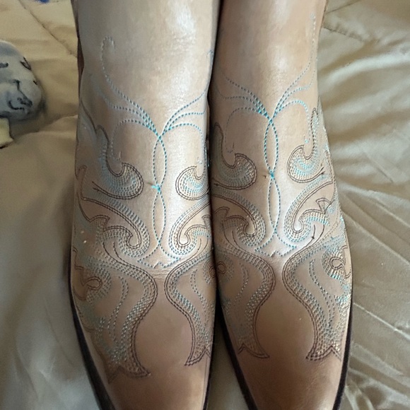 Shoes - Tan Western Cowboy Boots with Blue Stitching